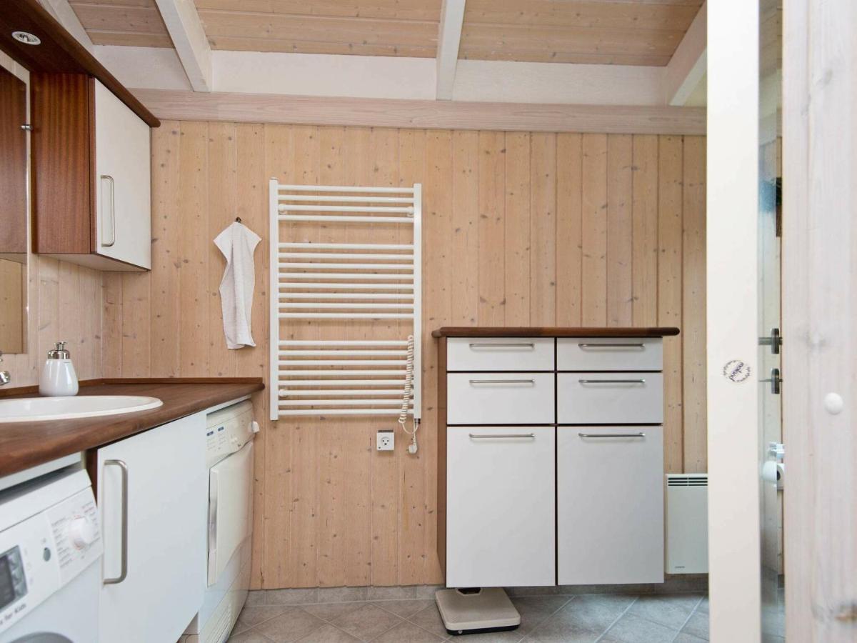 6 Person Holiday Home In Ebeltoft Esterno foto
